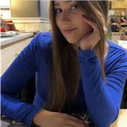 universitaria che offre ripetizioni di inglese